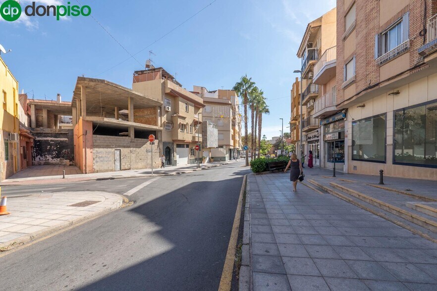 Calle Rambla de Capuchinos, 18, Motril, Granada à vendre - Photo de l’immeuble – Image 2 sur 11