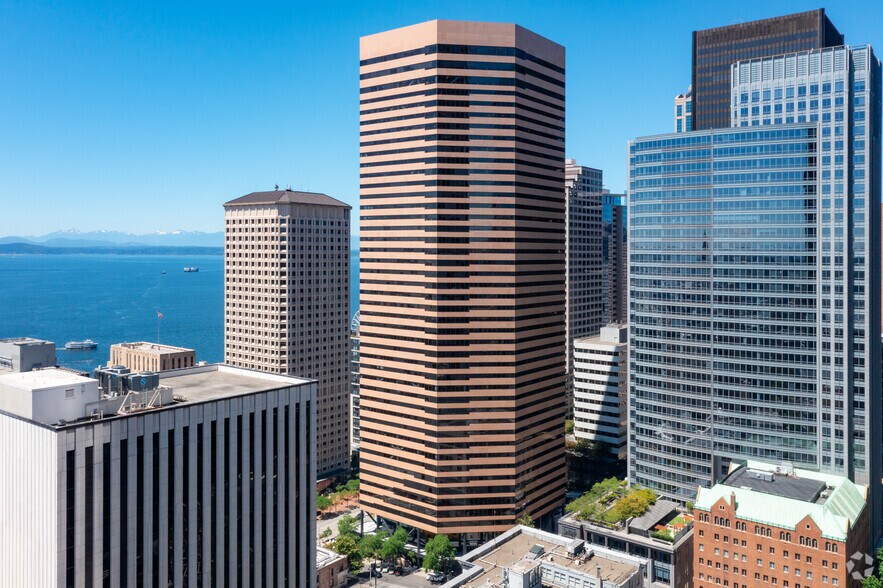 999 3rd Ave, Seattle, WA à louer - Photo principale – Image 1 sur 3