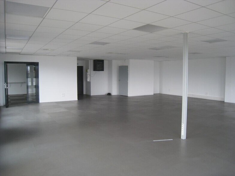 Bureau dans Aubagne à louer - Photo de l’immeuble – Image 2 sur 6