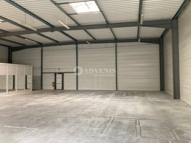 Plus de détails pour Local d'activités à louer