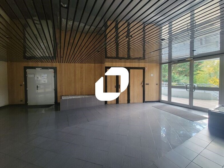 Bureau dans Orsay à louer - Hall d’entrée – Image 3 sur 10