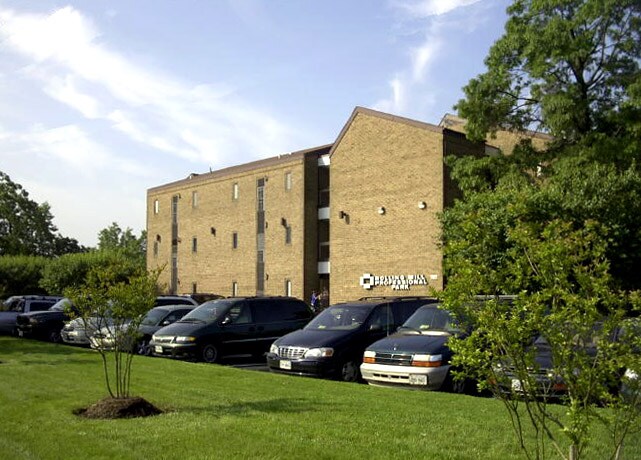 6116 Rolling Rd, Springfield, VA à vendre - Photo de l’immeuble – Image 2 sur 53