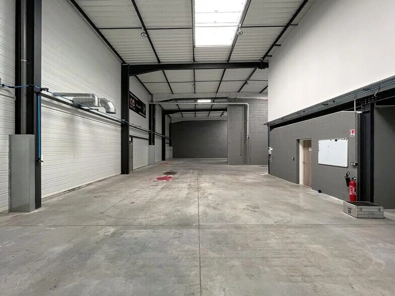 6 Rue D'Arsonval, Chassieu à louer - Photo intérieure – Image 2 sur 10