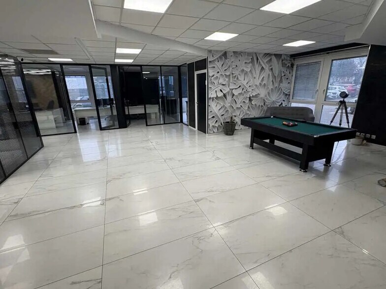 Bureau dans Bron à louer - Photo intérieure – Image 3 sur 15