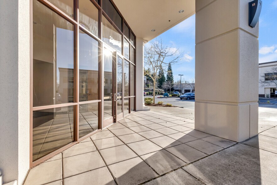 2206 Plaza Dr, Rocklin, CA à vendre - Photo de l’immeuble – Image 3 sur 36