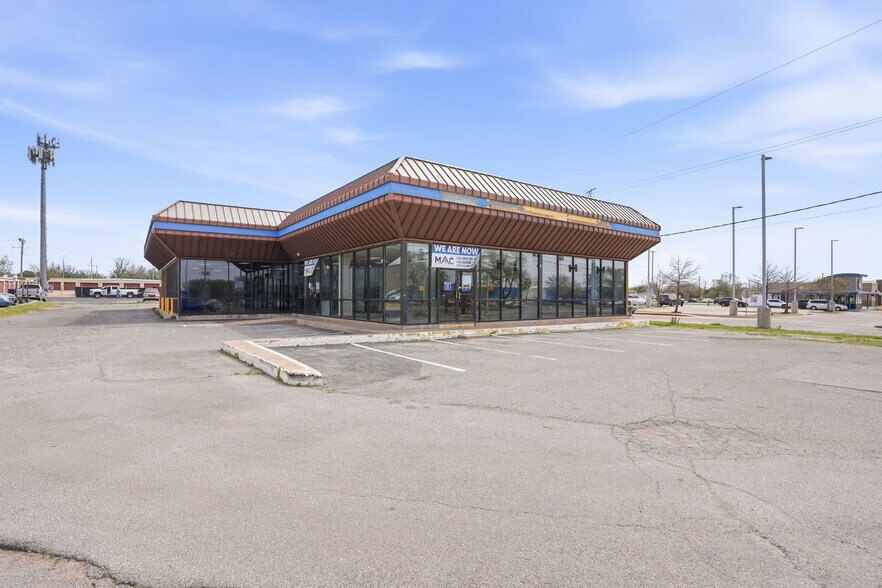 1001 NW Sheridan Rd, Lawton, OK à louer - Photo de l’immeuble – Image 1 sur 17