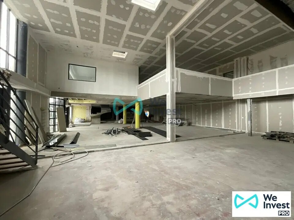 Local commercial dans Saint-Thibault-des-Vignes à vendre Photo intérieure– Image 1 sur 3