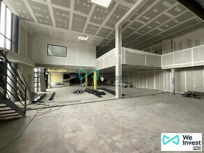 Local commercial dans Saint-Thibault-des-Vignes à vendre Photo intérieure– Image 1 sur 3