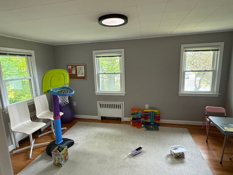 241 Albany Tpke, Canton, CT à louer - Photo de l’immeuble – Image 3 sur 8