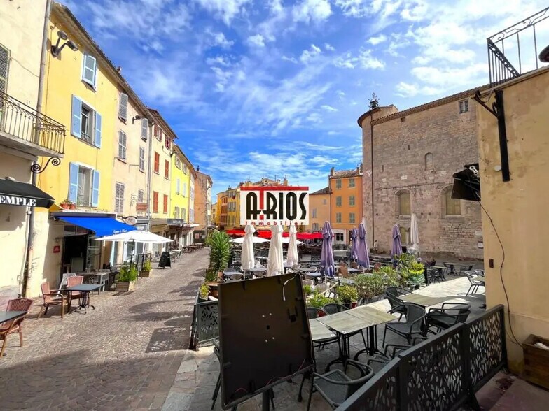 Local commercial dans Hyères à vendre - Photo de l’immeuble – Image 1 sur 12