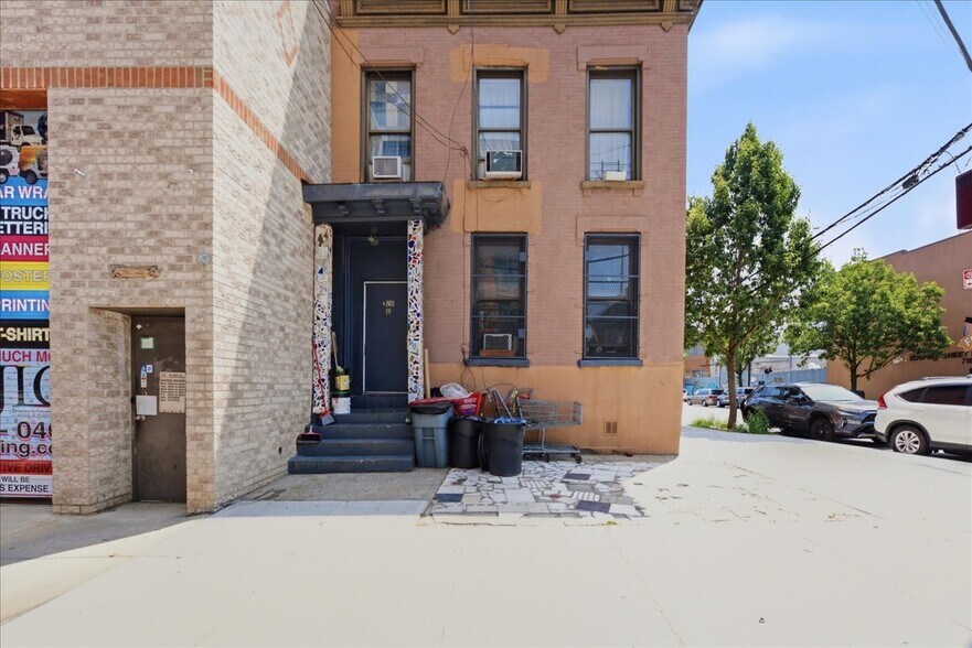 320 Jackson Ave, Bronx, NY à vendre - Photo de l’immeuble – Image 2 sur 10