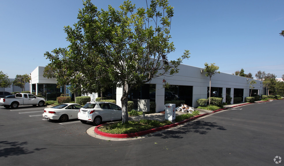 1175 Park Center Dr, Vista, CA à louer - Photo de l’immeuble – Image 1 sur 7