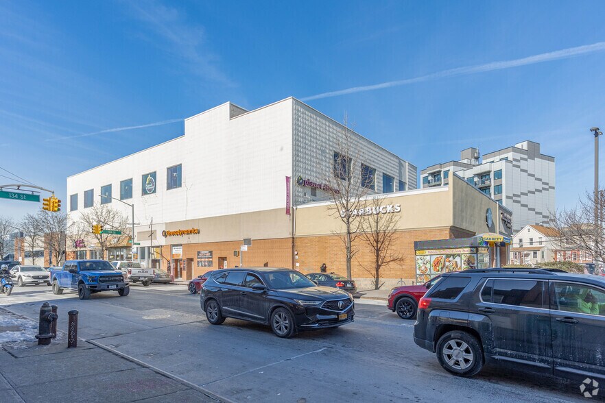 132-40 Metropolitan Ave, Jamaica, NY à louer - Photo de l’immeuble – Image 3 sur 22