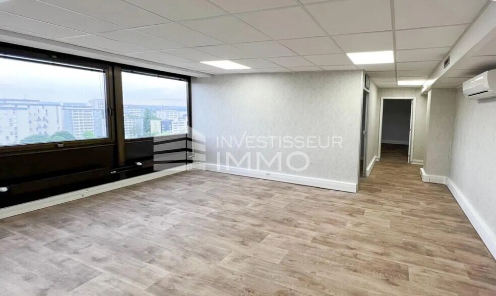 Bureau dans Valenton à louer - Photo de l’immeuble – Image 2 sur 5