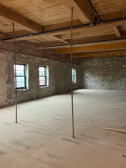 60 Fletcher St, Lowell, MA à louer - Photo de l’immeuble – Image 2 sur 12