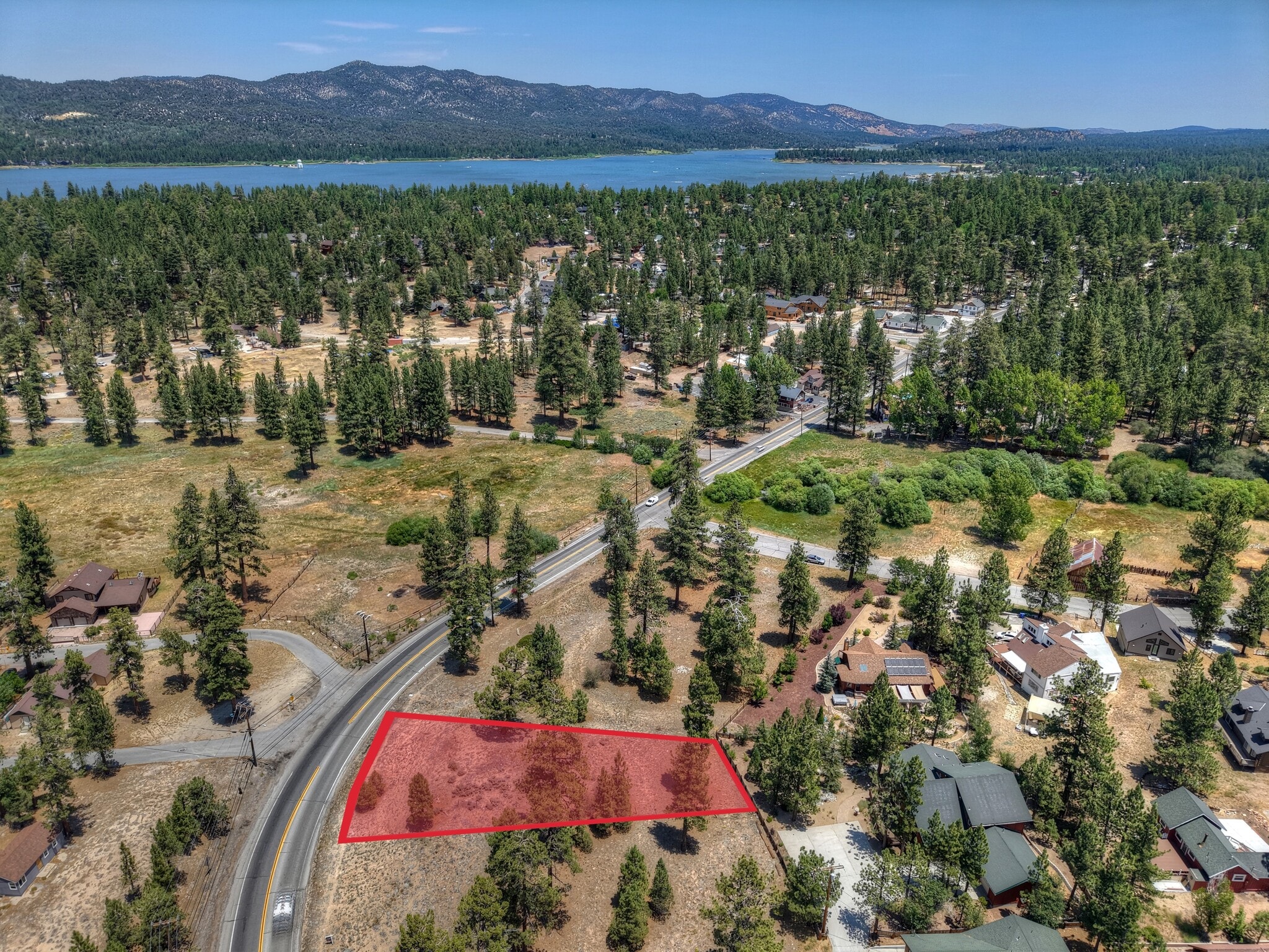 39799 Big Bear Blvd, Big Bear Lake, CA à vendre Photo de l’immeuble– Image 1 sur 17