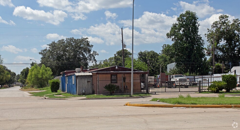 5527 Gessner Rd, Houston, TX à louer - Photo principale – Image 2 sur 11