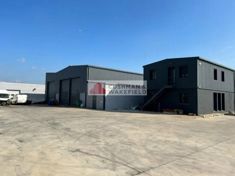 Local d’activités dans Nîmes à louer - Photo de l’immeuble – Image 3 sur 3