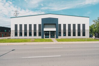 9055 Boul Henri-Bourassa E, Montréal, QC à louer Photo intérieure– Image 2 sur 9