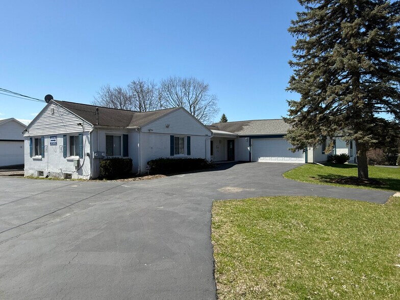 2041 Penfield Rd, Penfield, NY à louer - Photo de l’immeuble – Image 2 sur 6
