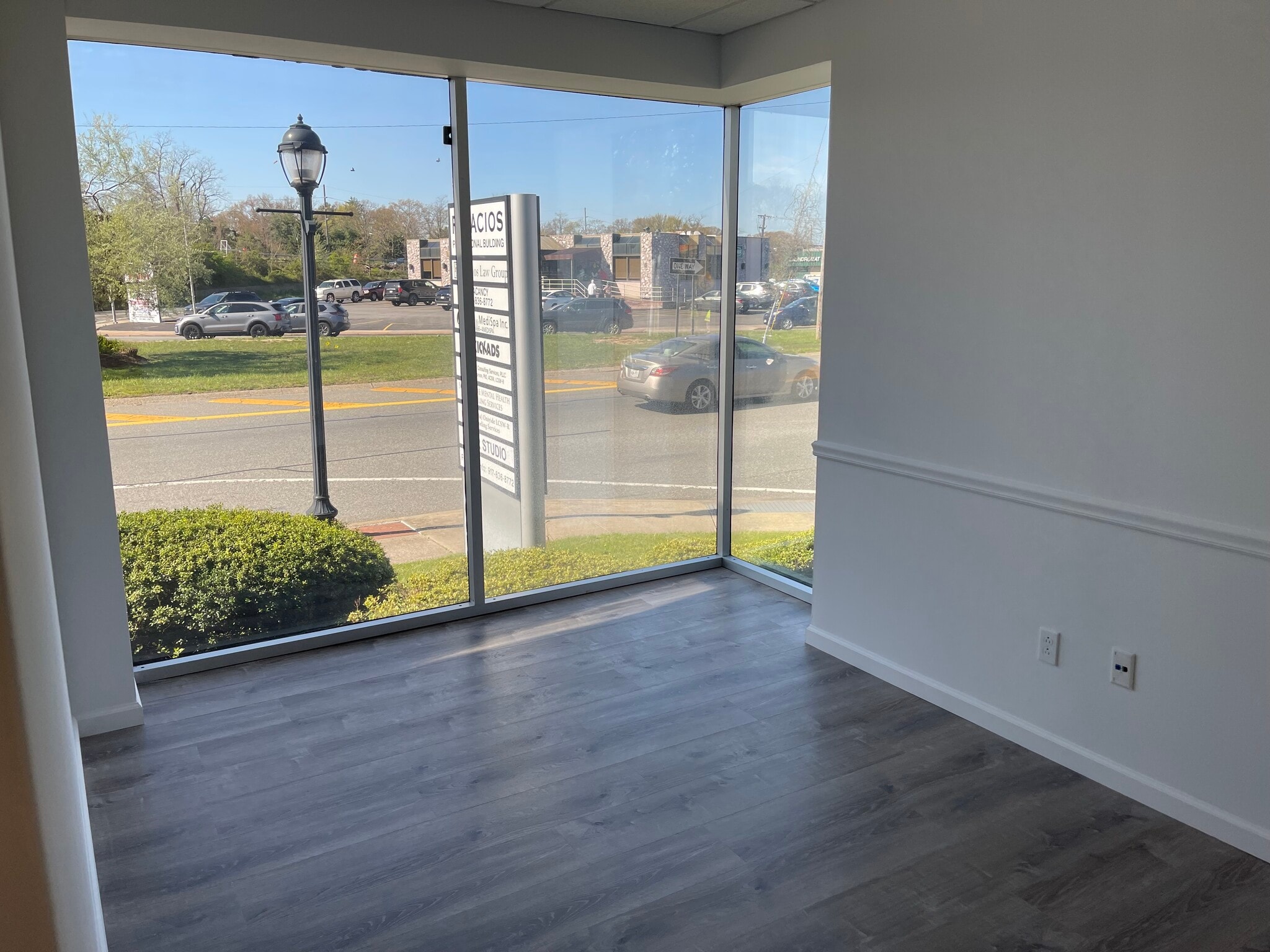 160 Howells Rd, Bay Shore, NY à louer Photo intérieure– Image 1 sur 11