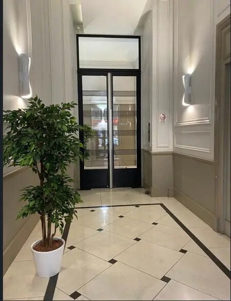 Bureau dans Paris à louer - Hall d’entrée – Image 1 sur 7