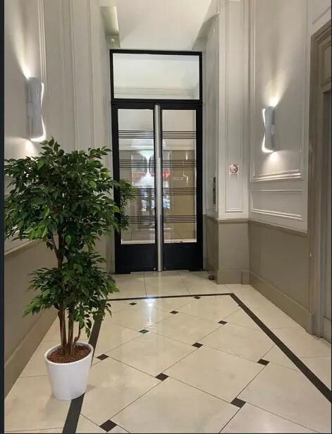 Bureau dans Paris à louer Hall d’entrée– Image 1 sur 8