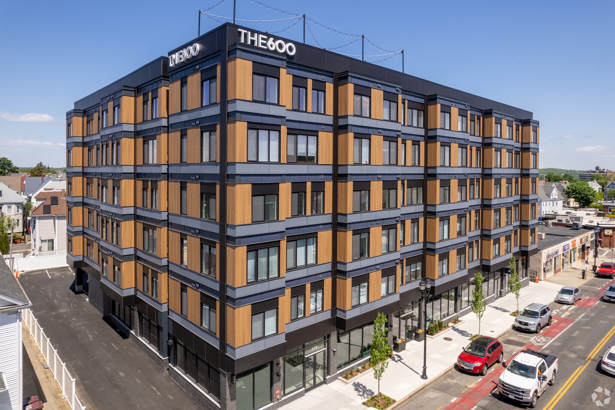 596-600 Broadway, Everett, MA à louer Photo principale– Image 1 sur 8