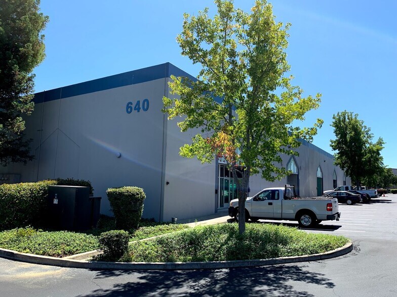 630-640 Eubanks Court, Vacaville, CA à louer - Photo de l’immeuble – Image 2 sur 3