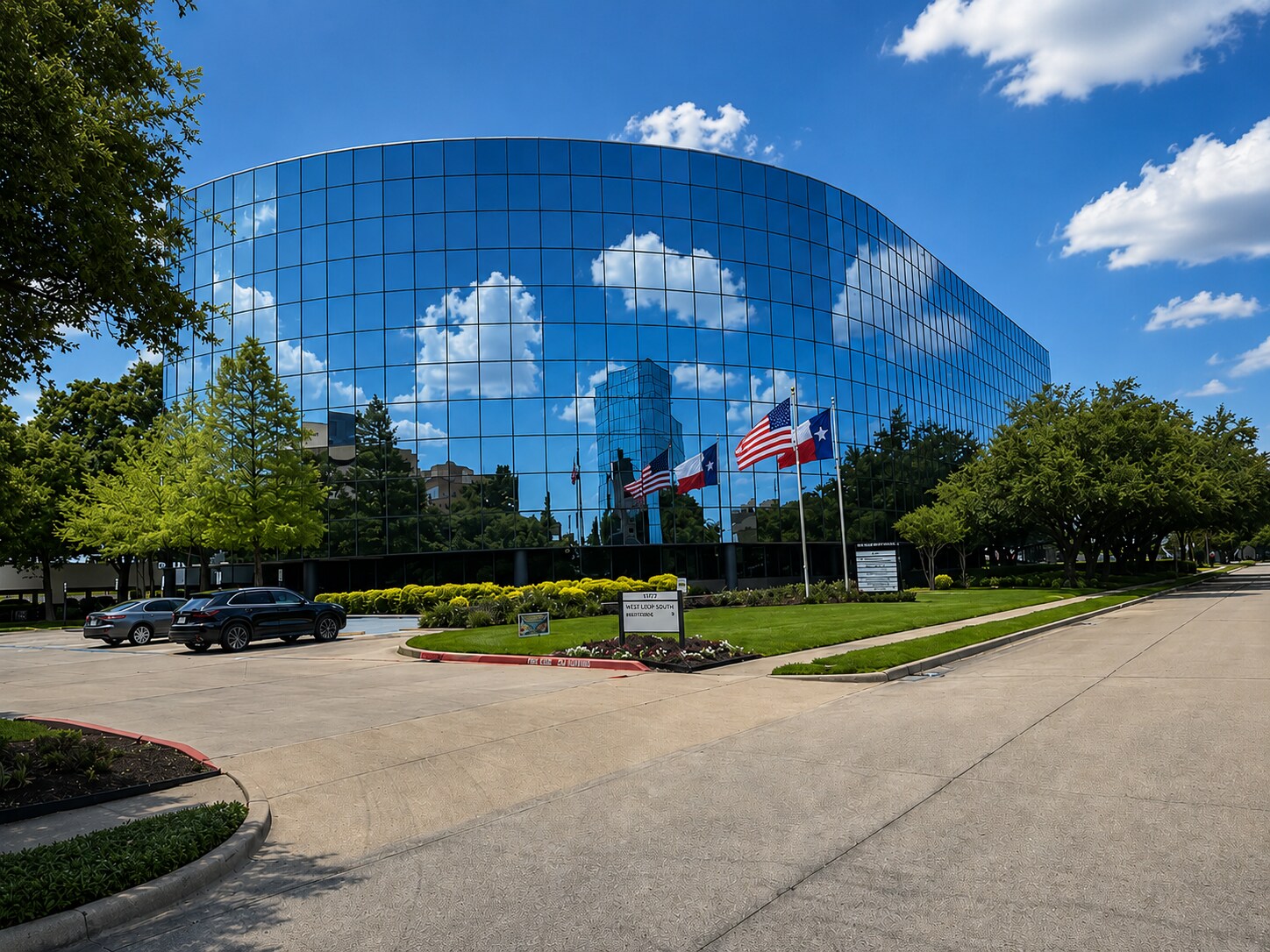 12012 Wickchester Ln, Houston, TX à louer Photo de l’immeuble– Image 1 sur 7