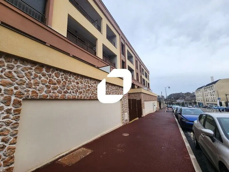 Local commercial dans SAINT CYR L ECOLE à louer - Photo de l’immeuble – Image 2 sur 10