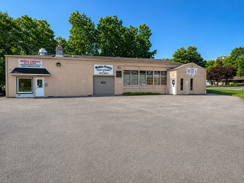 3980 Pine Grove Ave, Fort Gratiot, MI à vendre - Photo de l’immeuble – Image 2 sur 4