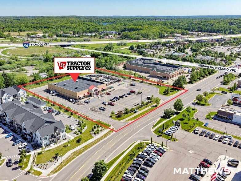 57184 Lyon Center Dr, New Hudson, MI à vendre - Photo de l’immeuble – Image 1 sur 6
