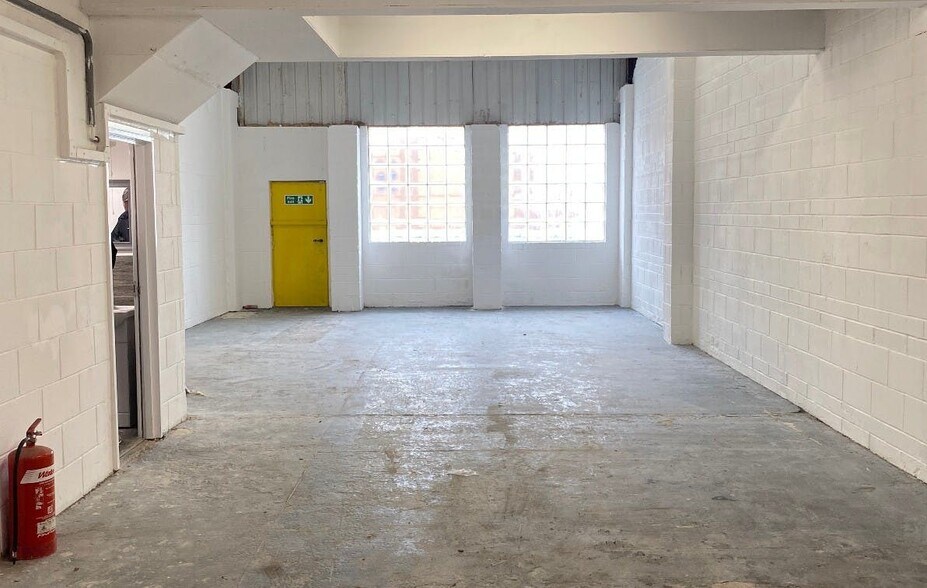 1 Kirkby Bank Rd, Liverpool à louer - Photo de l’immeuble – Image 3 sur 11