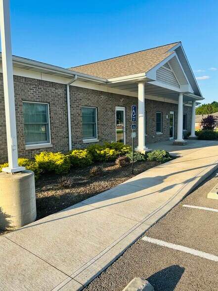 206 W Main St, New London, OH à louer - Photo de l’immeuble – Image 3 sur 20