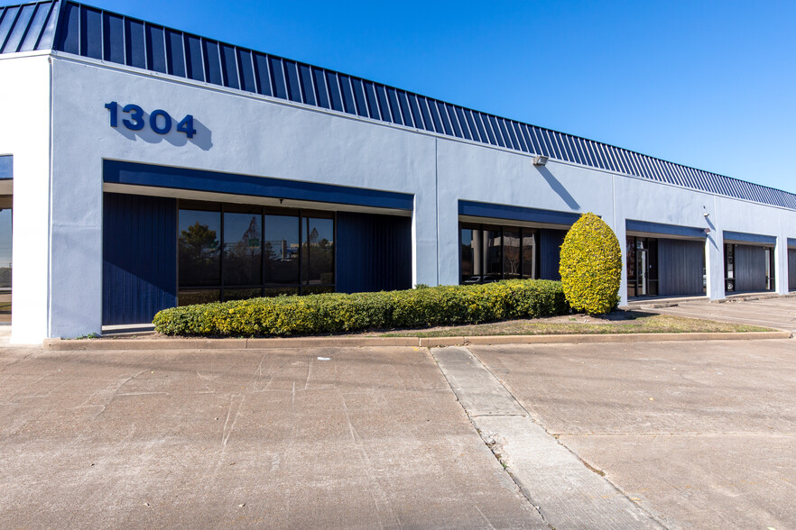 1304 Langham Creek Dr, Houston, TX à louer - Photo de l’immeuble – Image 1 sur 5