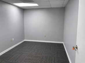 Bureaux/Médical dans Palm Harbor, FL à louer Photo intérieure– Image 2 sur 2