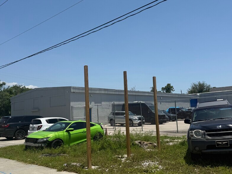 204 Center Rd, Fort Myers, FL à louer - Photo de l’immeuble – Image 3 sur 3