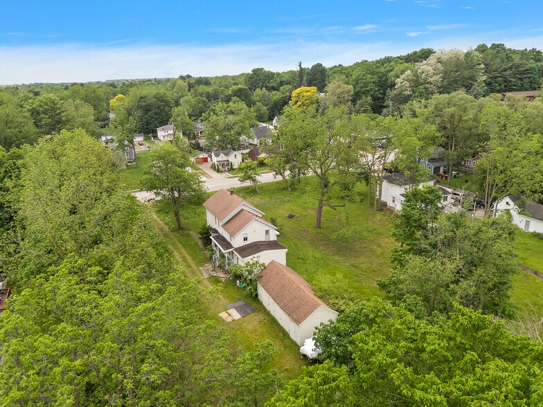 156 W Gates St, Bruce, MI à vendre - Photo de l’immeuble – Image 2 sur 6