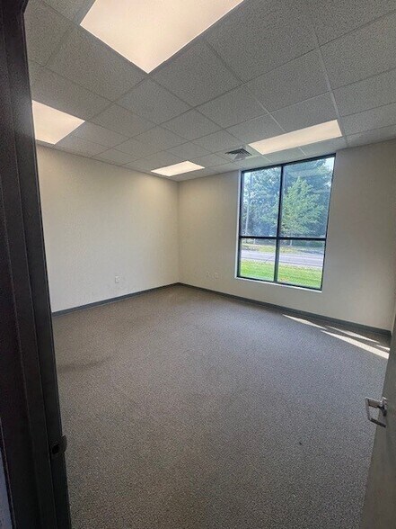14936 Brown Mill Rd, Huntersville, NC à louer - Photo de l’immeuble – Image 2 sur 10