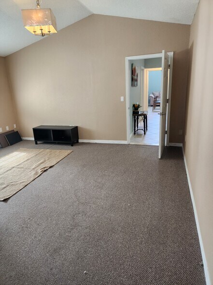 8028 Spring Hill Dr, Spring Hill, FL à louer - Photo de l’immeuble – Image 3 sur 13