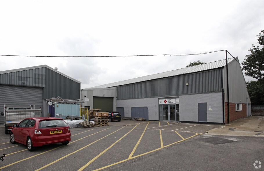 Church Rd, Romford à louer - Photo principale – Image 1 sur 4