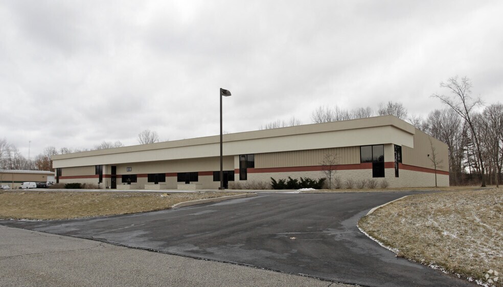 205 Woodcreek Dr, Michigan City, IN à vendre - Photo principale – Image 1 sur 14
