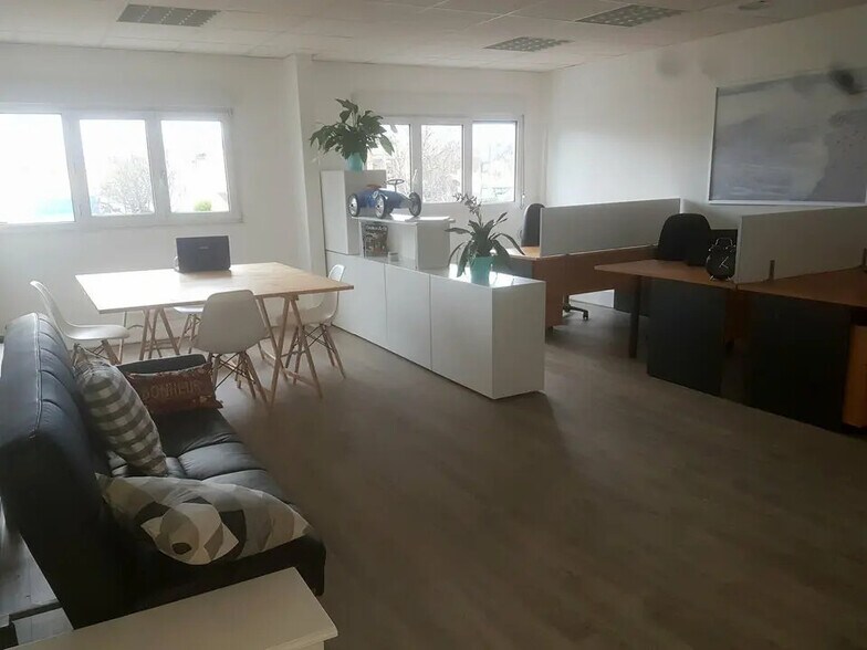 Bureau dans Montesson à louer - Photo de l’immeuble – Image 2 sur 3