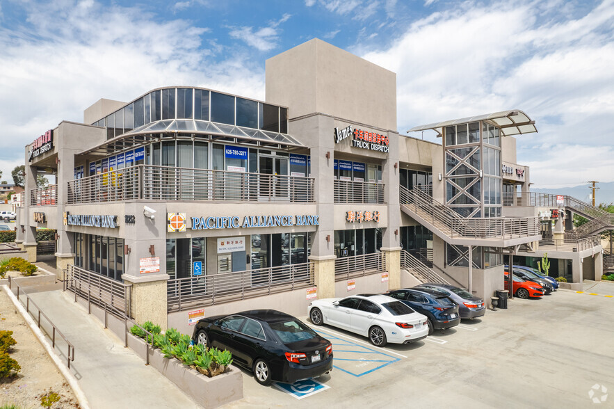 18253 Colima Rd, Rowland Heights, CA à louer - Photo principale – Image 1 sur 23