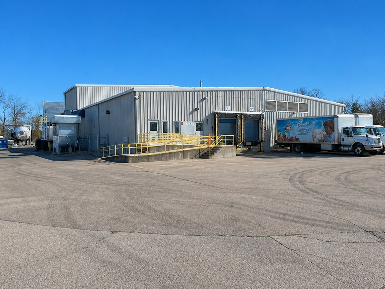 2230 Stewart Rd, Muscatine, IA à vendre - Photo de l’immeuble – Image 2 sur 11