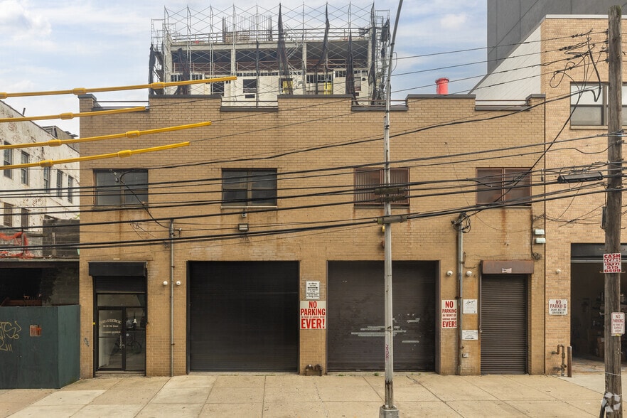 3858 11th St, Long Island City, NY à louer - Photo de l’immeuble – Image 1 sur 5