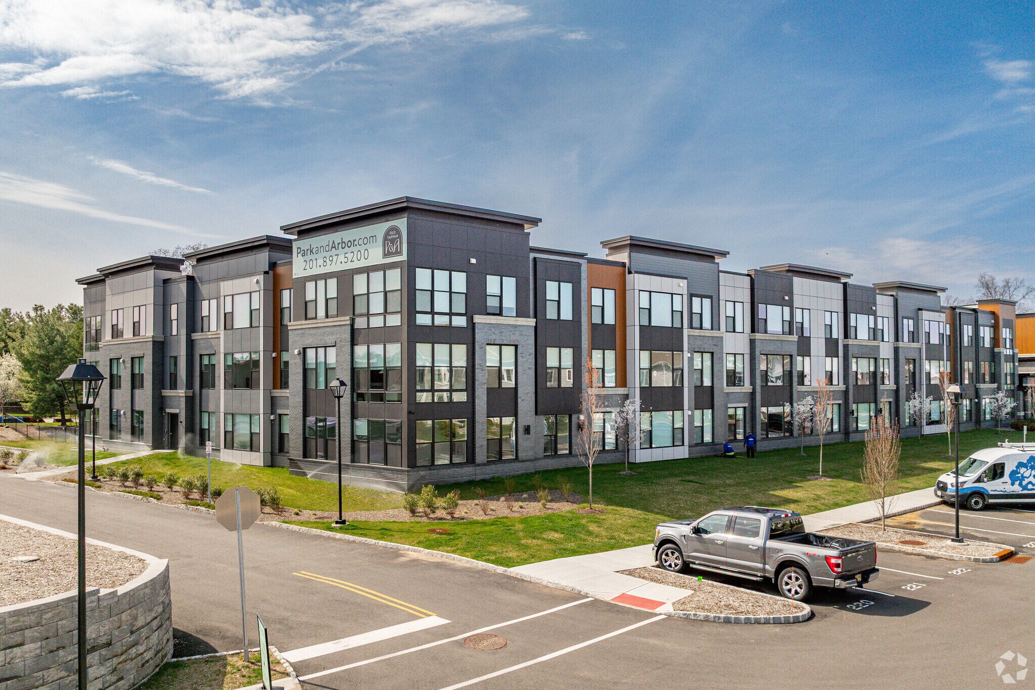 200 Old Tappan Rd, Old Tappan, NJ à louer Photo principale– Image 1 sur 13