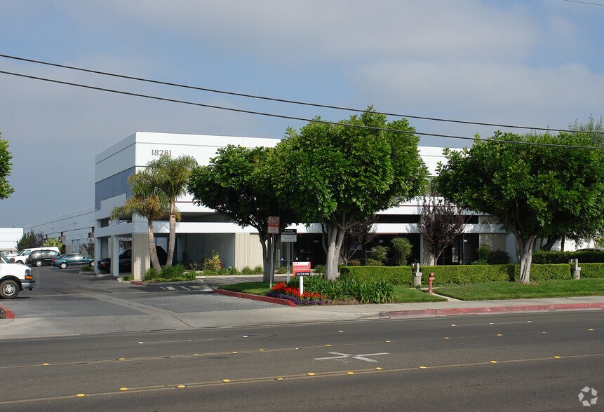 18281 Gothard St, Huntington Beach, CA à louer - Photo de l’immeuble – Image 3 sur 4