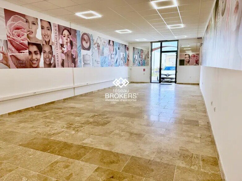 Local commercial dans Orange à louer - Hall d’entrée – Image 2 sur 2